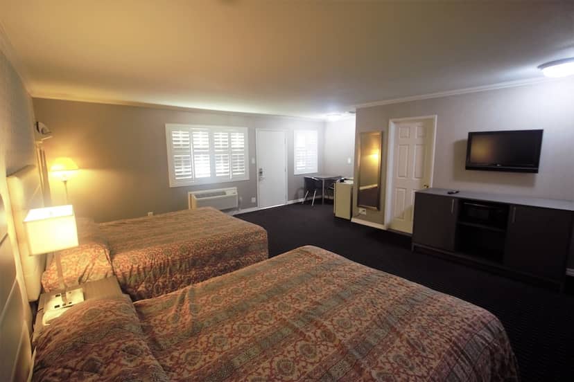 Alpha Inn & Suites — hotel room