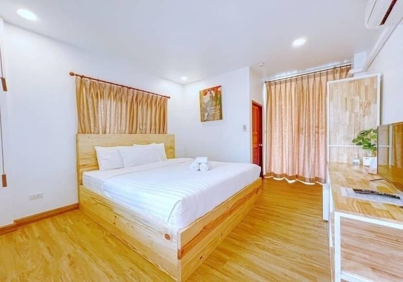 Bloom Guesthouse — hotel room