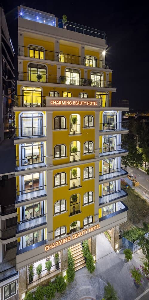 Charming Beauty Hotel — building