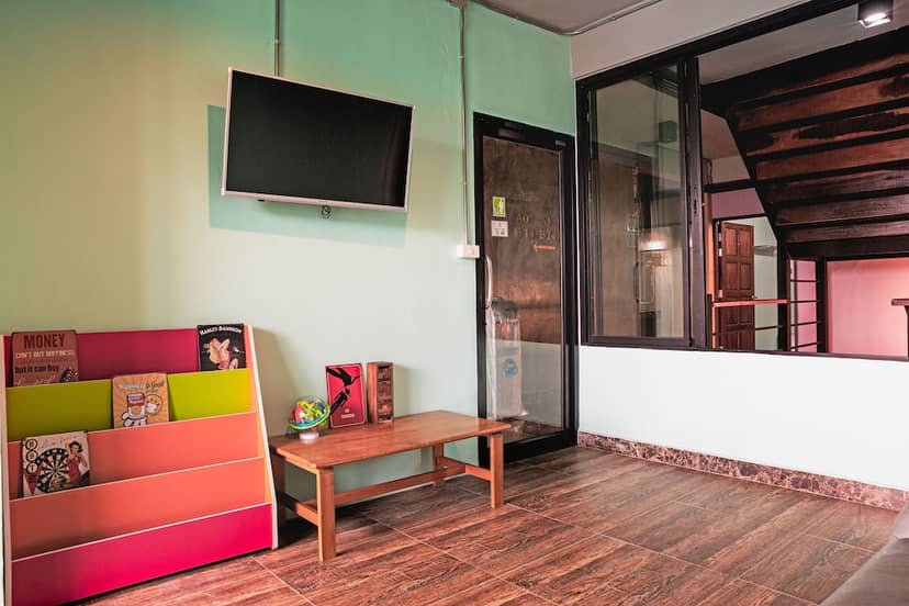 The Guest Hotel - Hostel — recepcion & lobby