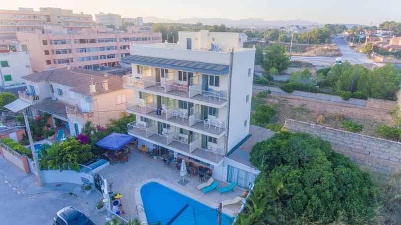 Hostal Orsi — building