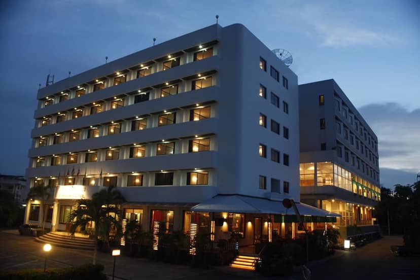 Boonsiam Hotel — building