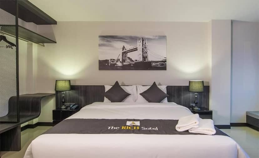 The Rich Sotel — hotel room
