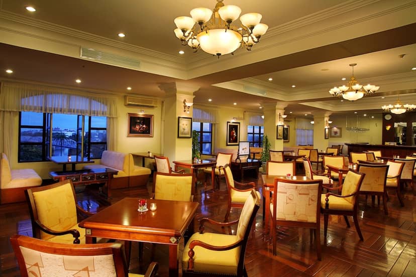 Alpha Inn & Suites — dining