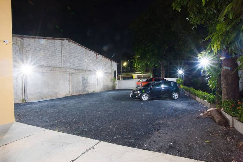 Le Hua — parking