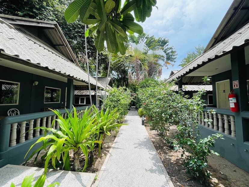 Let's Hyde Pattaya Resort & Villas — building