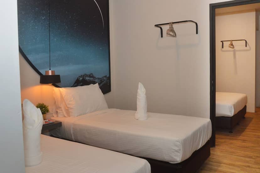 De Luna Hotel — hotel room