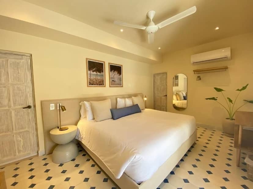 B HAUS HOTEL BOUTIQUE — hotel room