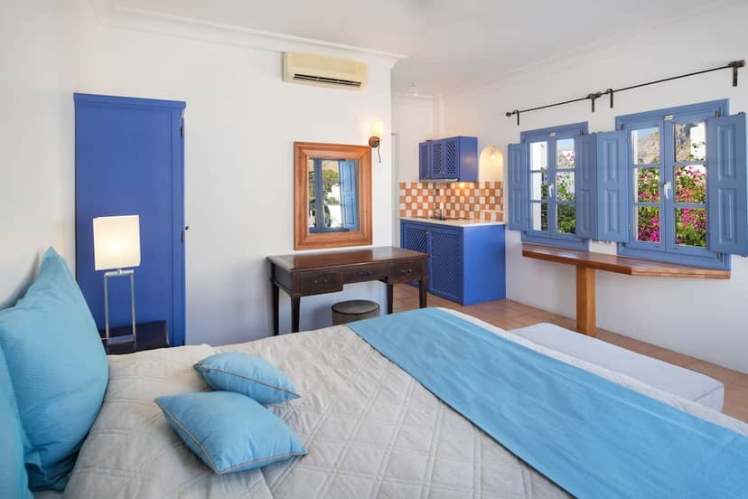 Meltemi Suites — hotel room