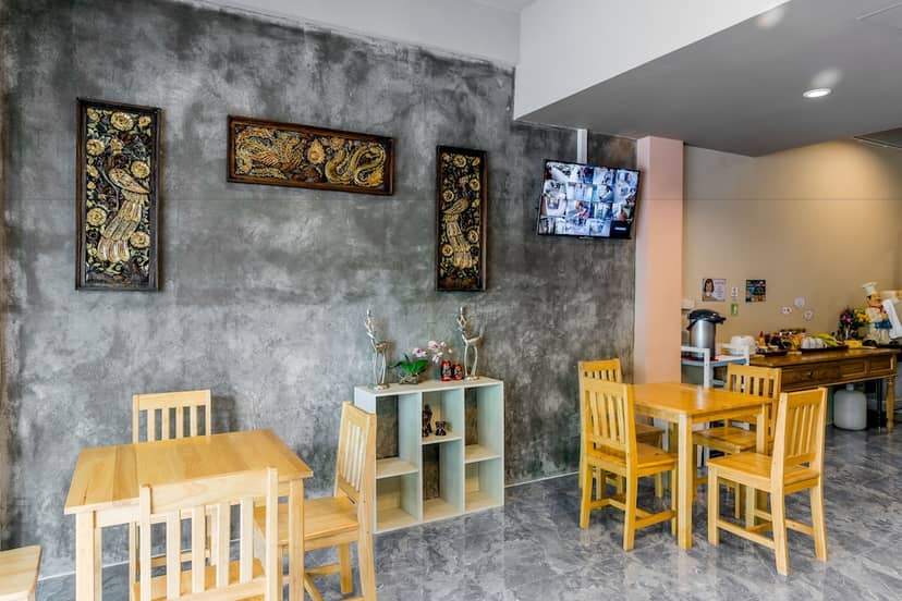 The Guest Hotel - Hostel — dining