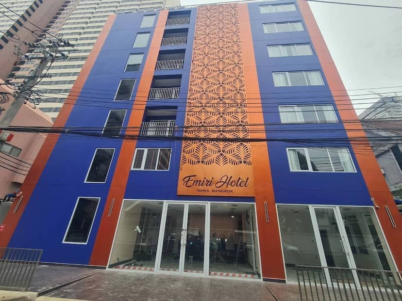 Emiri Hotel - Nana Bangkok — building