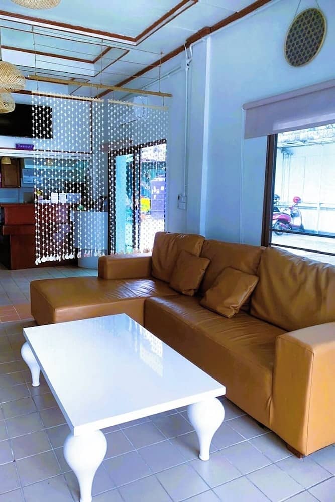 Remember @ Phuket Town Hostel — recepcion & lobby