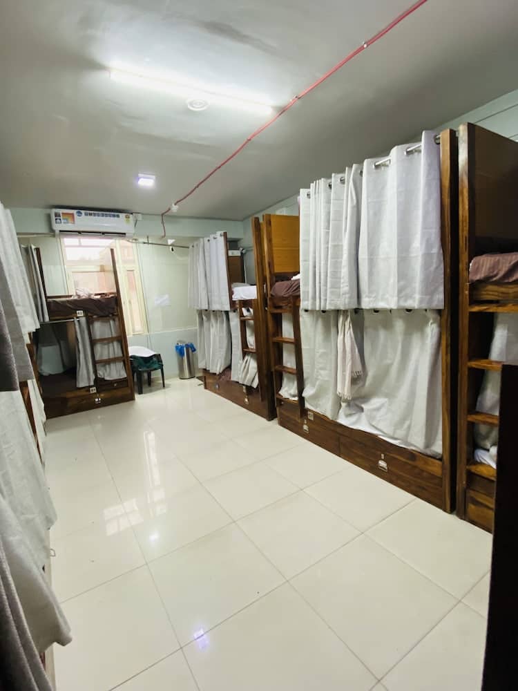 Homestay - Hostel — hotel room