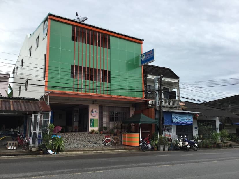 Pro Chill Krabi Guesthouse — building