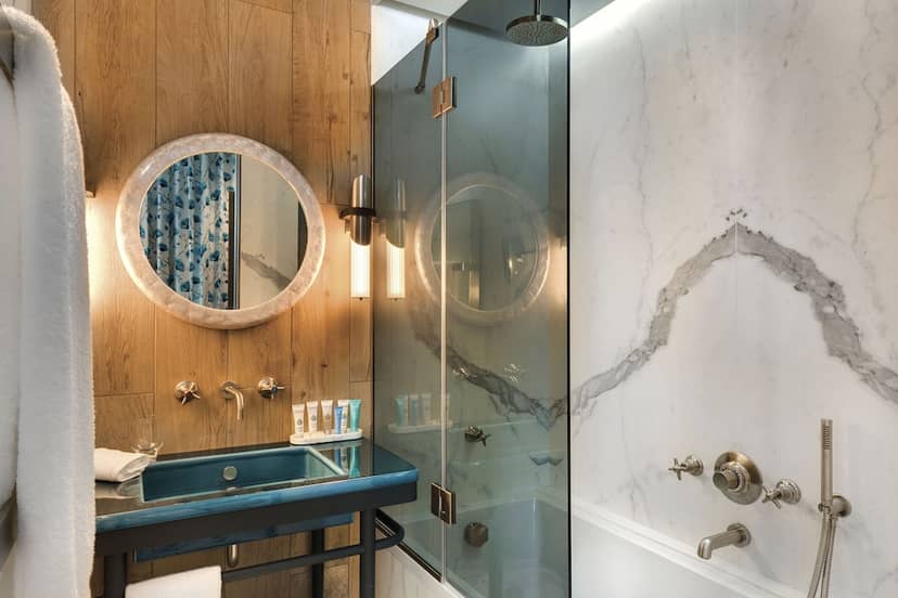 La Demeure Montaigne — bathroom
