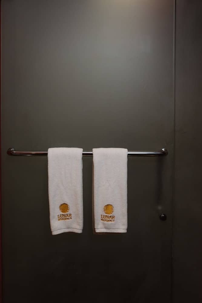 Lunar Mansion Hotel — bathroom