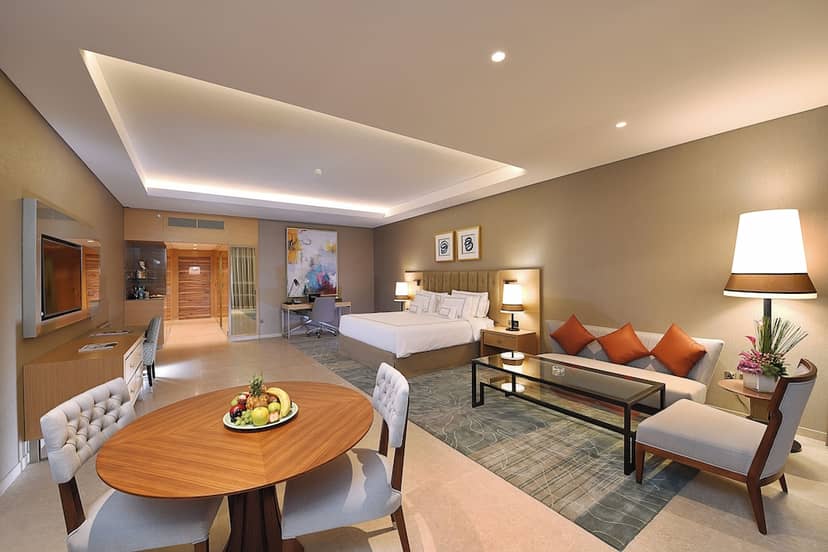 Grand Cosmopolitan Hotel — hotel room
