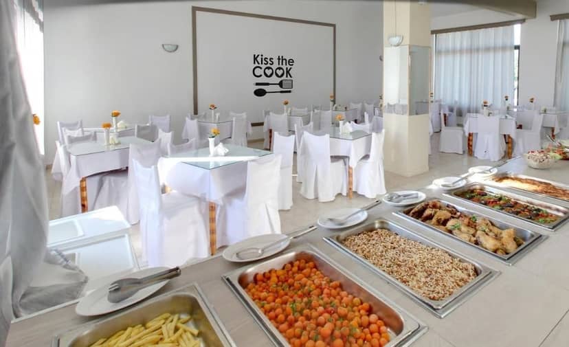 Villa Andrews Hotel — dining