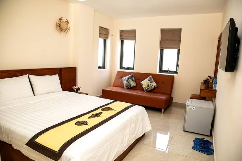 Tu Phuong Hotel — hotel room
