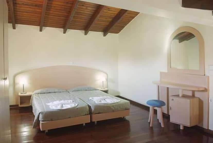 Jo-An Beach Hotel — bedroom