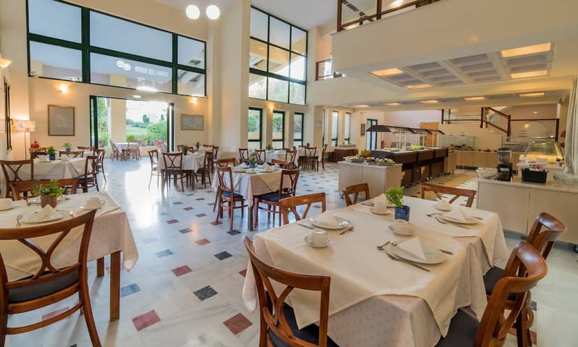 Ilaria Hotel — dining