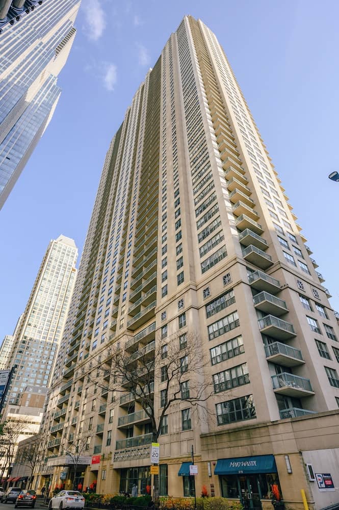 Kasa Magnificent Mile Chicago — building