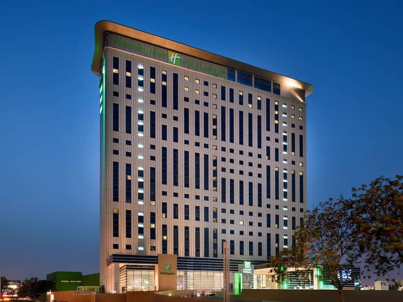 Holiday Inn & Suites Dubai Festival City by IHG — building