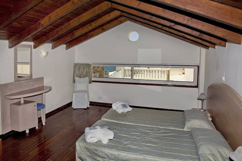 Jo-An Beach Hotel — hotel room