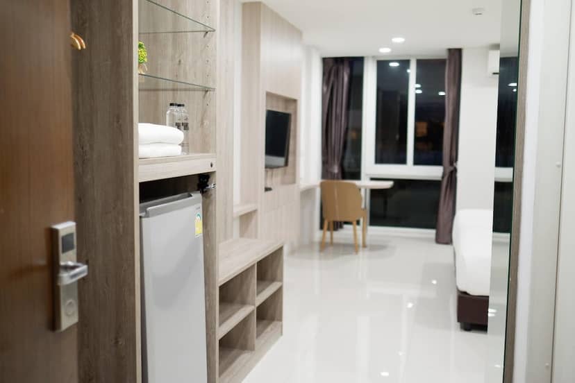 Bears Den Pattaya — hotel room
