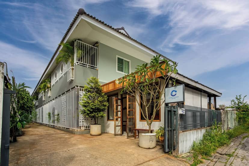 Comfy Corner Hotel — building