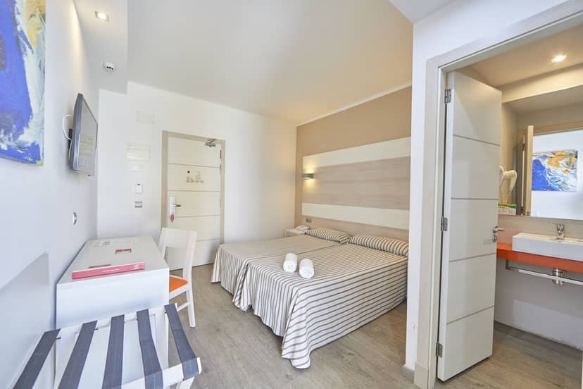 AHOI! Urban Beach Hotel — hotel room