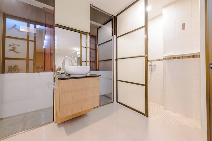 Pasadena Lodge — bathroom