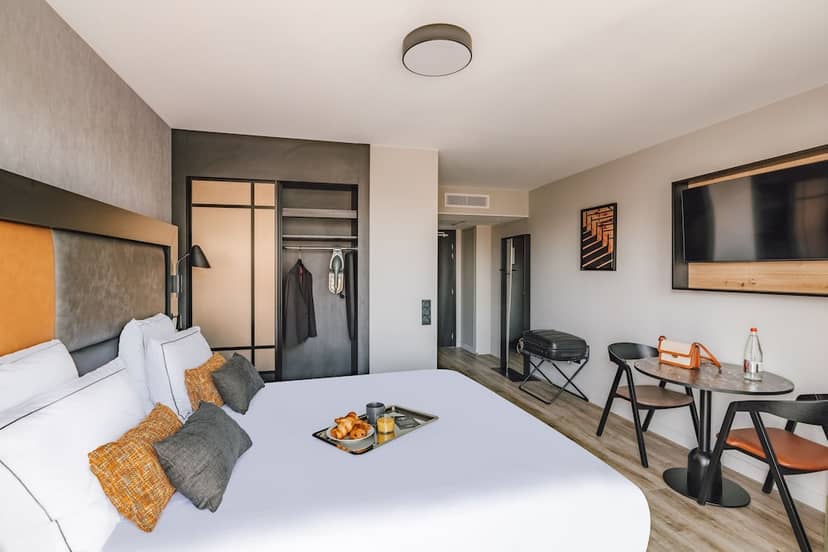 Appart'City Collection Paris Gare de Lyon — hotel room