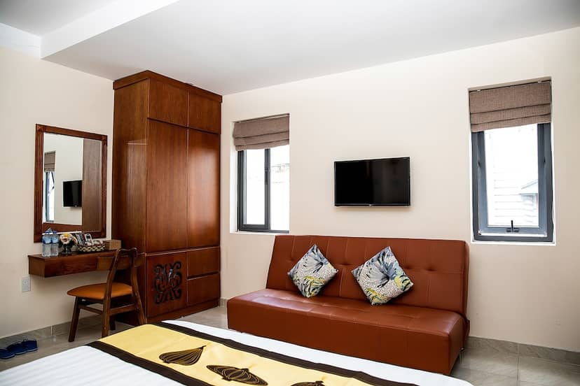Tu Phuong Hotel — hotel room