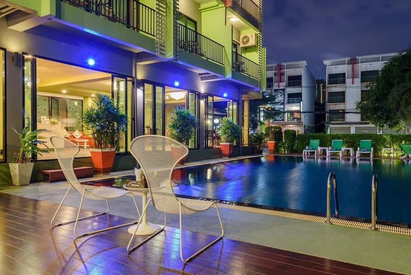 Stay Resort Pattaya — recepcion & lobby