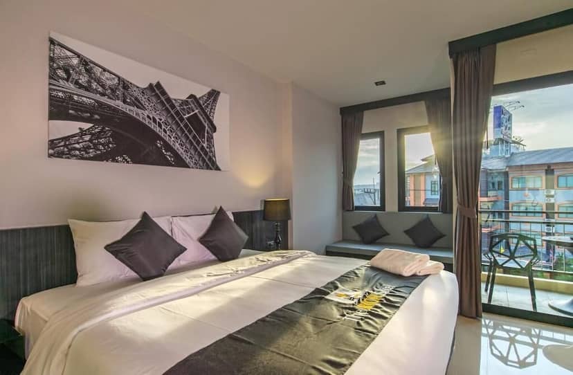 The Rich Sotel — hotel room