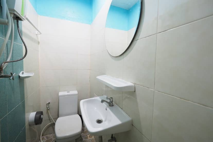 Popeye Guesthouse — bathroom