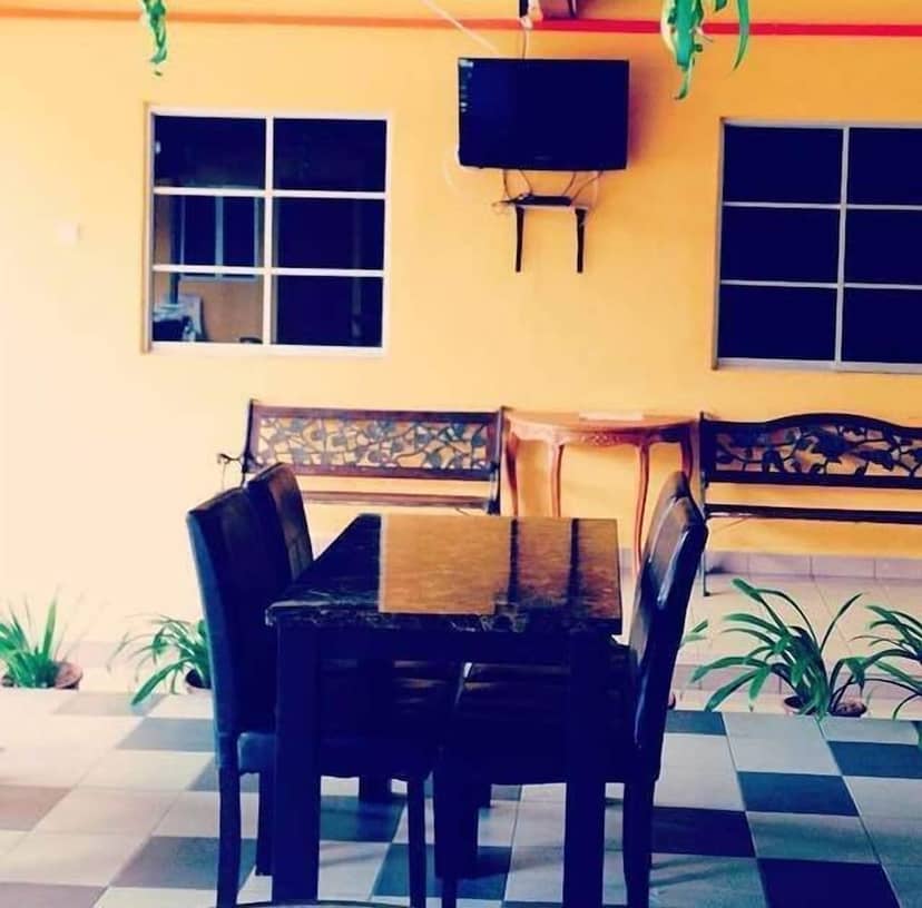 Sweet Inn — dining