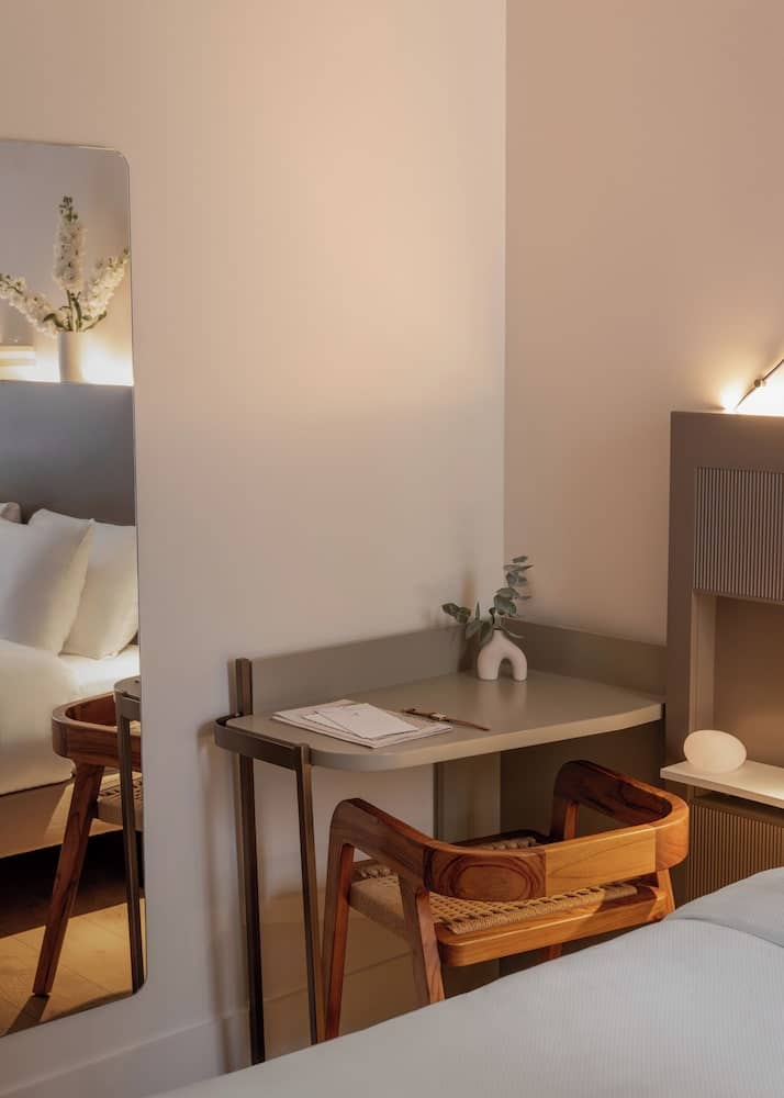 Ikonik Jean Medecin — hotel room