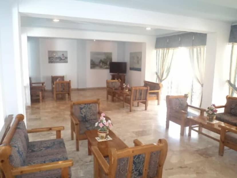 Kamari Bay Hotel — lounge