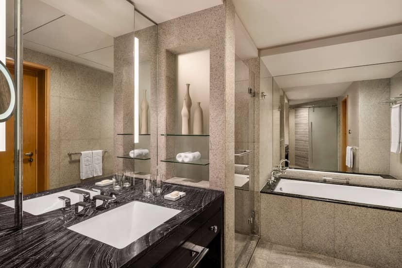 Shangri-La Dubai — bathroom