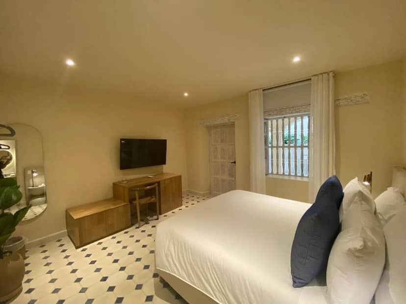 B HAUS HOTEL BOUTIQUE — hotel room