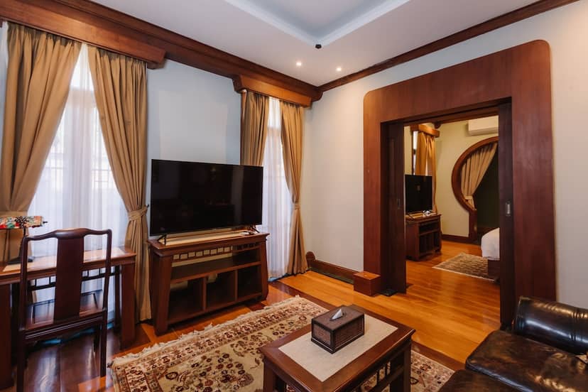Lunar Mansion Hotel — hotel room