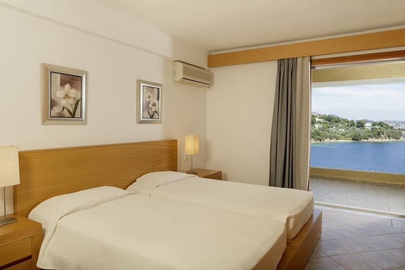 Cape Kanapitsa Hotel & Suites — bedroom