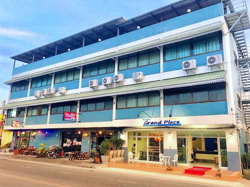 Krabi Grand Place Hotel — building