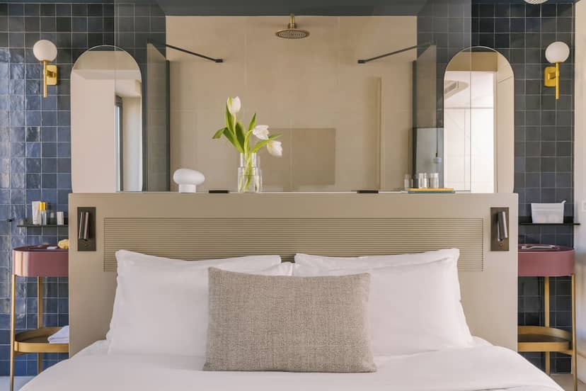Ikonik Jean Medecin — hotel room