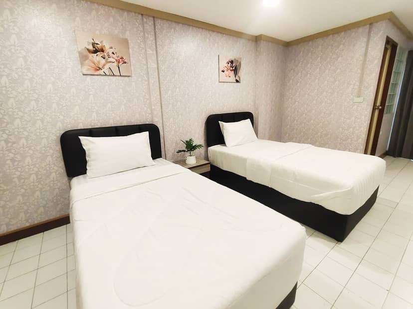 OYO 75446 Travis Inthamara 49 — hotel room