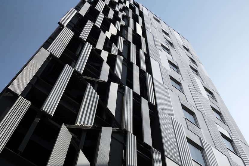 Hotel Comfact — building