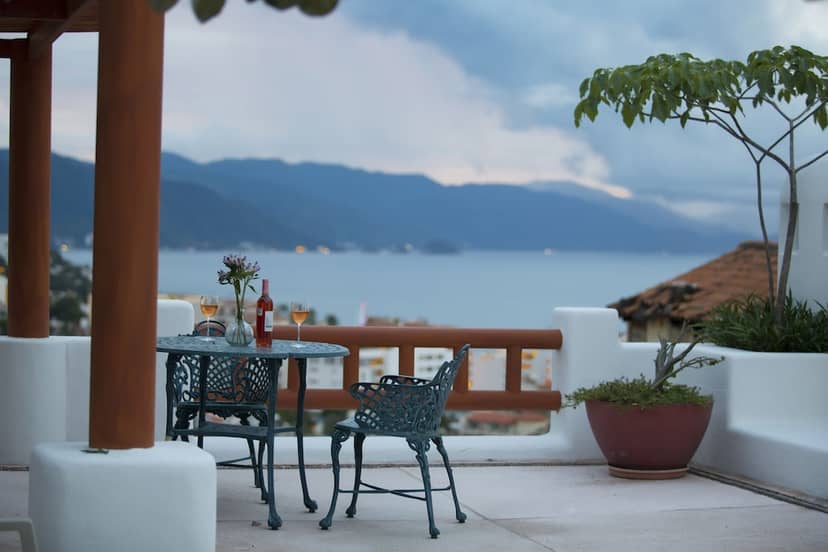 Luna Líquida Hotel Boutique — balance & terrace