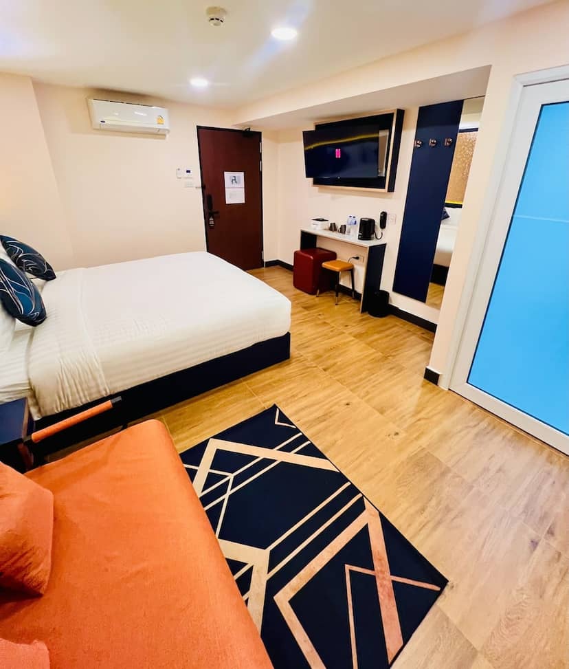 Emiri Hotel - Nana Bangkok — hotel room